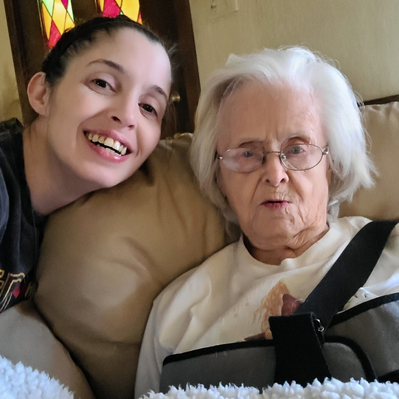 ☮️ Amber Marie ✌️ Poshmark Ambassador 👊 - Picture 3 of 16